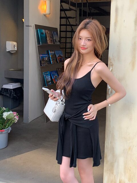 Atmospheric and Energetic Girl's Suspender Dress, Women's Design with Tie-Up Waist, Slimming, Faux Two-Piece, Bodycon Short Skirt