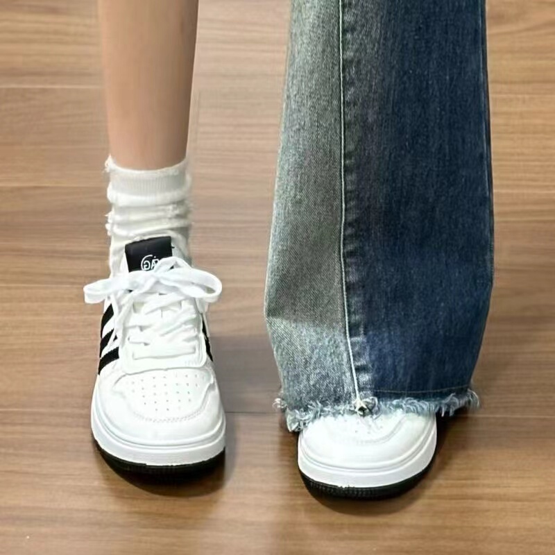 Original Black and White Commuter Comfortable Thin-Soled White Shoes for Women, Versatile Casual Shoes for Students, Classic Wear-Resistant Sneakers Original Black and White Commuter Comfortable Thin-Soled White Shoes for Women, Versatile Casual Shoes for Students, Classic Wear-Resistant Sneakers
