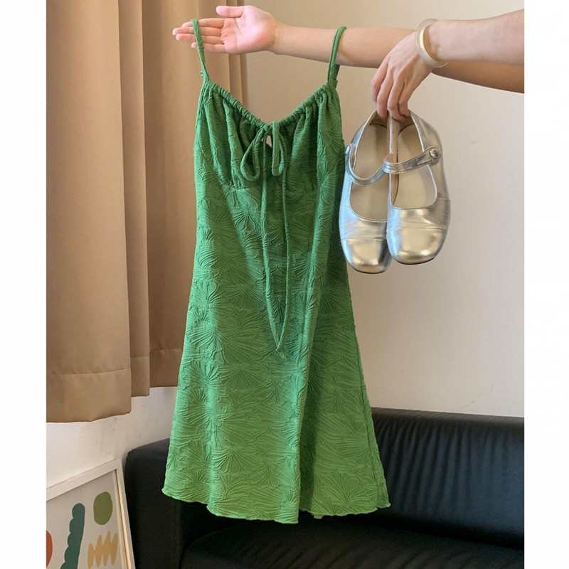 French-Style Green Spaghetti Strap Floral Dress for Women, Summer Design, Beach Vacation, Petite Waist-Cinching Tank Top Short Dress