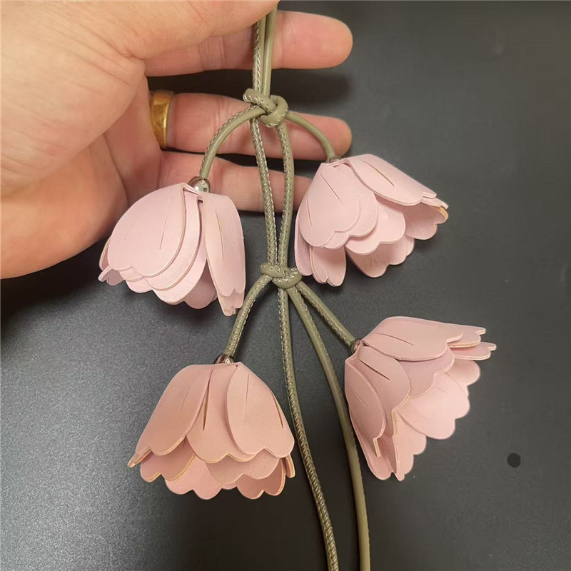 Genuine Leather Pink Cherry Blossom Pendant, High-End Handmade Leather Flower Ornament with Lanyard, Suitable for Luojia Bags and Accessories Genuine Leather Pink Cherry Blossom Pendant, High-End Handmade Leather Flower Ornament with Lanyard, Suitable for Luojia Bags and Accessories