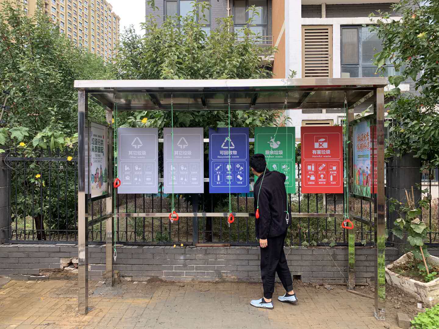 Beijing customized 201 outdoor garbage classification kiosk 304 stainless steel promotional column creative recycling box