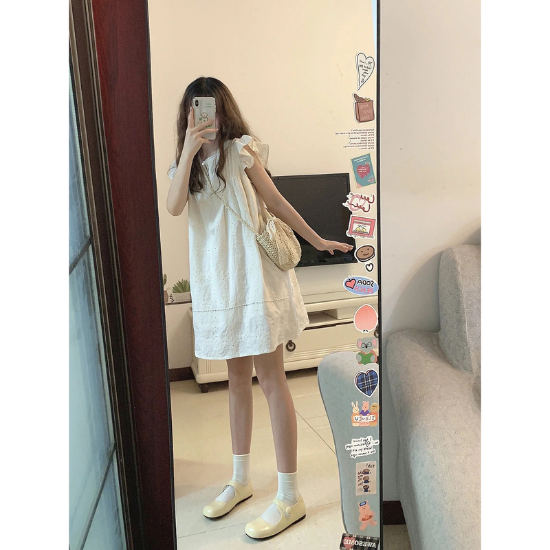 Heavy-Duty Pleated Embroidered Flutter-Sleeve Dress for Petite Women, Tummy-Concealing, Age-Reducing, First Love Style, Hollow-Out Doll Dress for Women in Summer