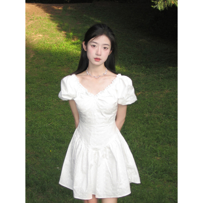 Heavy-Duty Hollow Embroidery White Dress with a Cinched Waist, Stunningly Beautiful, Makes Petite Figures Look Taller, A-Line Skirt, Fairy-Like
