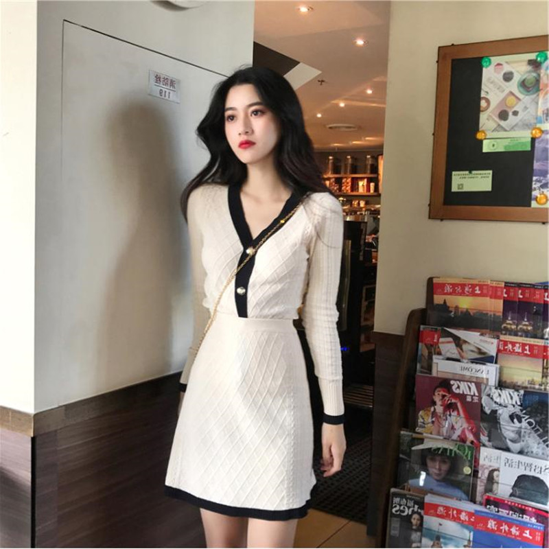 2021 new spring autumn egg skirt French style small sub-temperament V collar small fragrant wind Short foreign dress Two sets