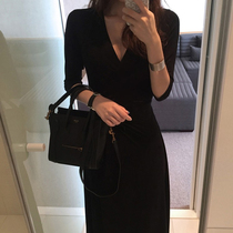2021 spring and summer new gentle wind waist thin temperament black strap French retro fairy V-neck dress