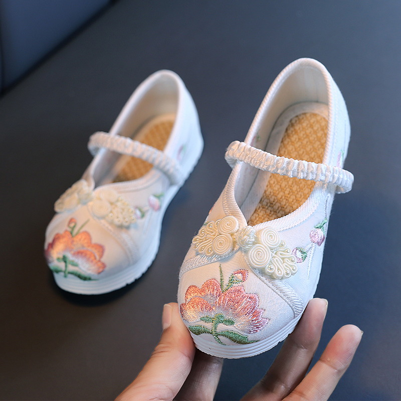 Han clothing shoes girl embroidery shoes national fengyBaby baby princess shoes old Beijing children's cloth shoes old cloth shoes exhibition shoes