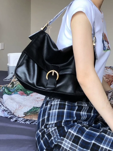 Brandymelville BM Официальный веб -сайт покупки 2022 Новая мягкая кожа Big Bag Женщина Ins Underarian Bag Big Dafa Stick Bag