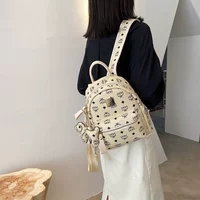 Бежевый Средний Собери и получи кулон в виде щенка