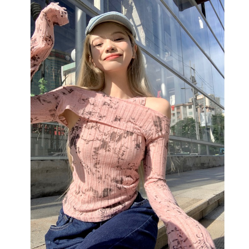 Early autumn 2023 new pink graffiti printed knitted vest woman in the shape of a shoulder 100 lap long sleeve shawl two-piece suit-Taobao