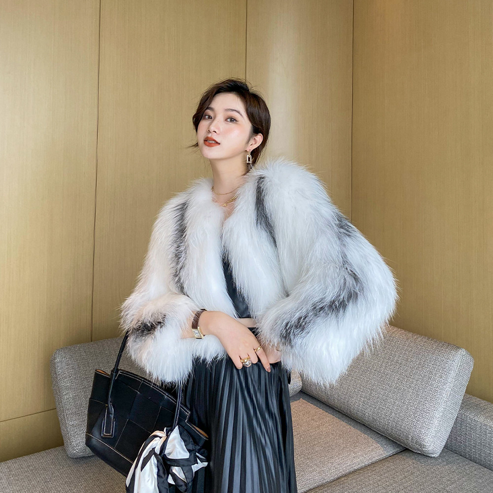 Walking small waist fine marble fox fur thickened encrypted woven fur coat with a thin high waist short and a woman