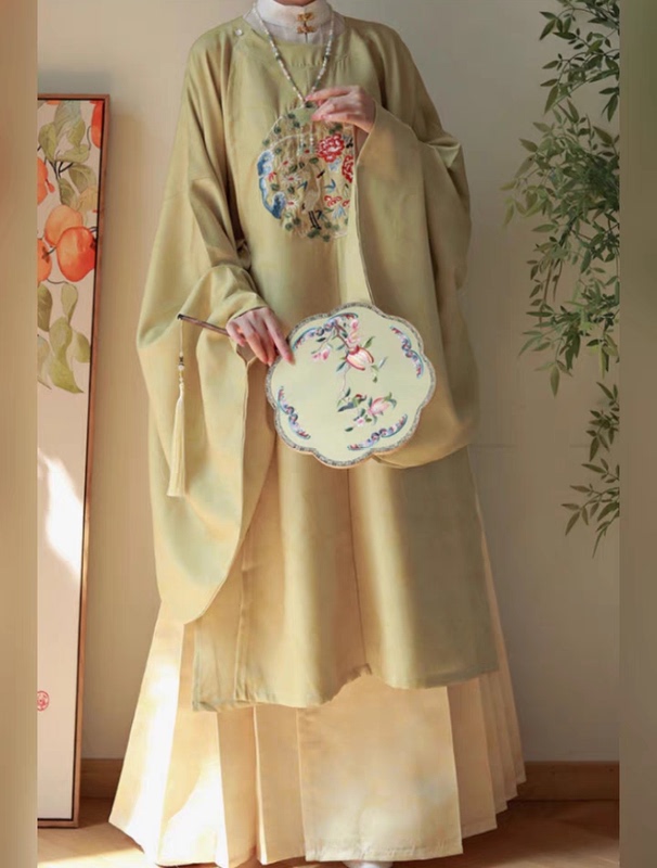 New Ming-Style Hanfu for Women [Longevity of Pine and Crane] Embroidered Round-Neck Robe with Stand-Up Collar Long Shirt Mamian Skirt Spring, Autumn, and Winter Set