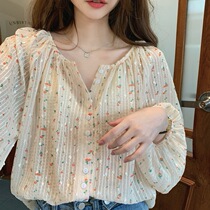 Early spring and autumn small fresh chiffon floral shirt womens design sense niche chic thin section Hong Kong-flavored long-sleeved top summer