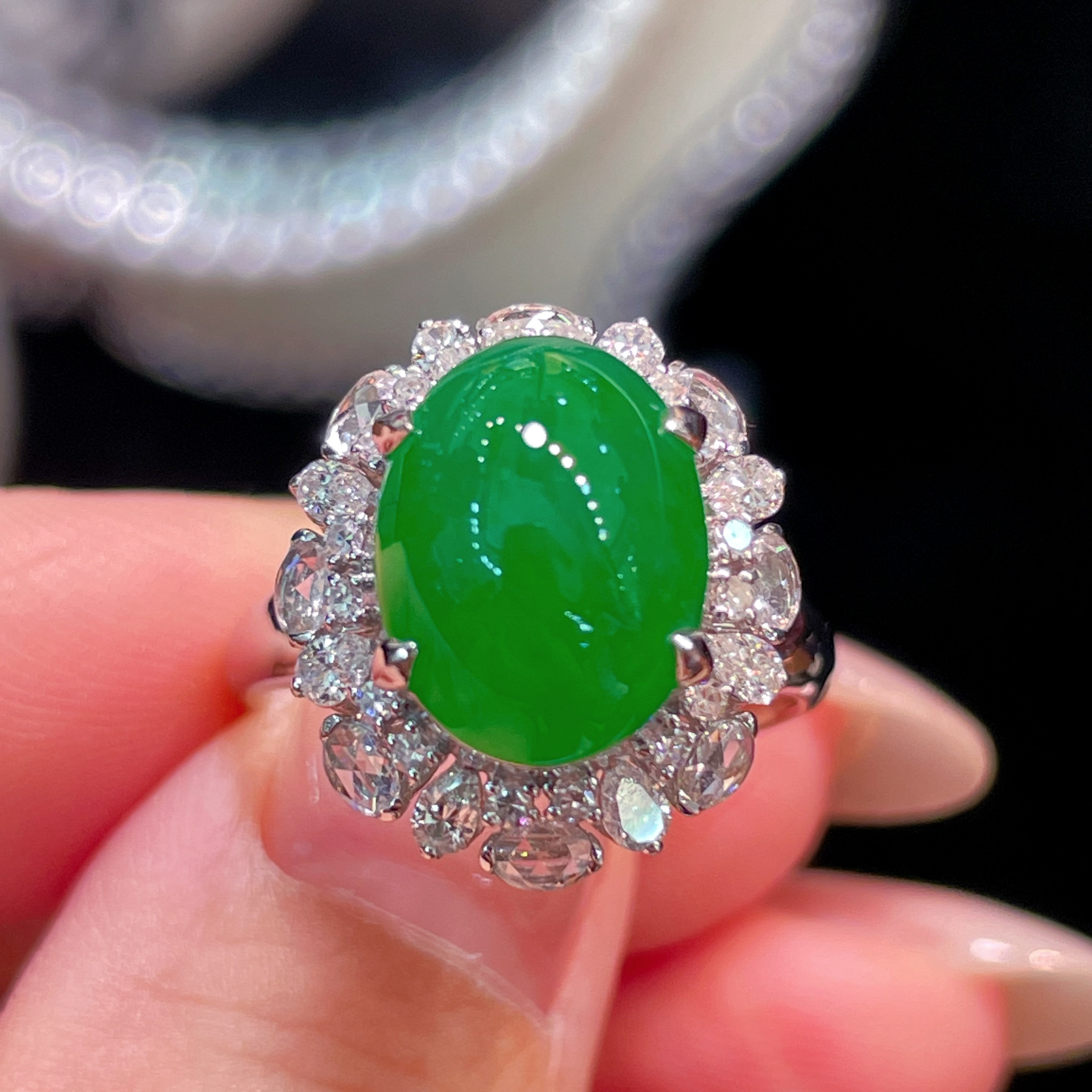 Cuiqin Emperor Bingyang Green Cabochon Ring 18k gold inlaid with natural jadeite A variety of colors with elegant temperament