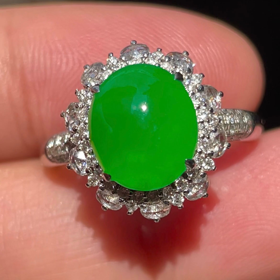 Emperor of Cuiqin Gao Bing Zhengyang Green Cabochon Ring 18k Gold Inlaid with Natural Burmese Jade A Grade Moisturizing and Delicate