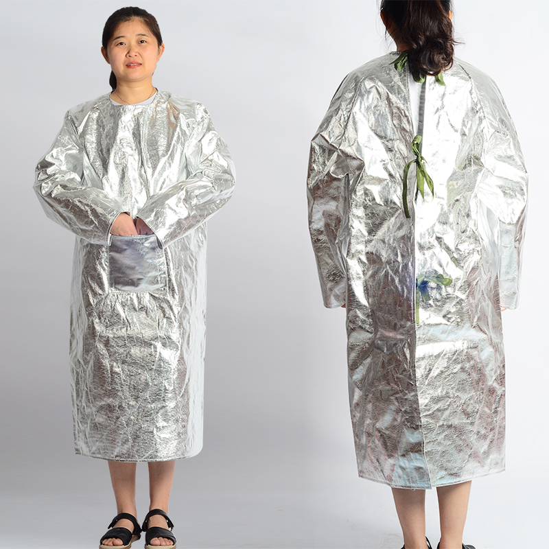 Heat insulation apron high temperature resistant anti-burn aluminum foil thermal insulation anti-heat radiation anti-oil splash with sleeve aluminum foil apron electric welded