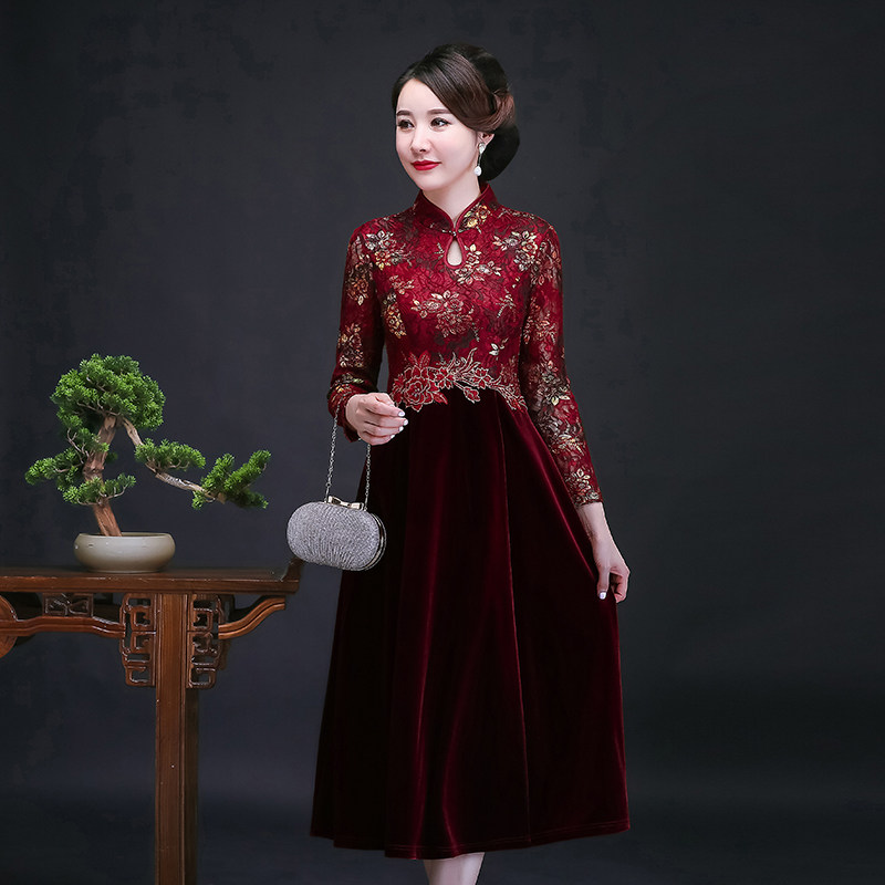 High-end wedding banquet mother's dress gold velvet improved cheongsam noble western style happy mother-in-law to participate in the wedding dress autumn and winter