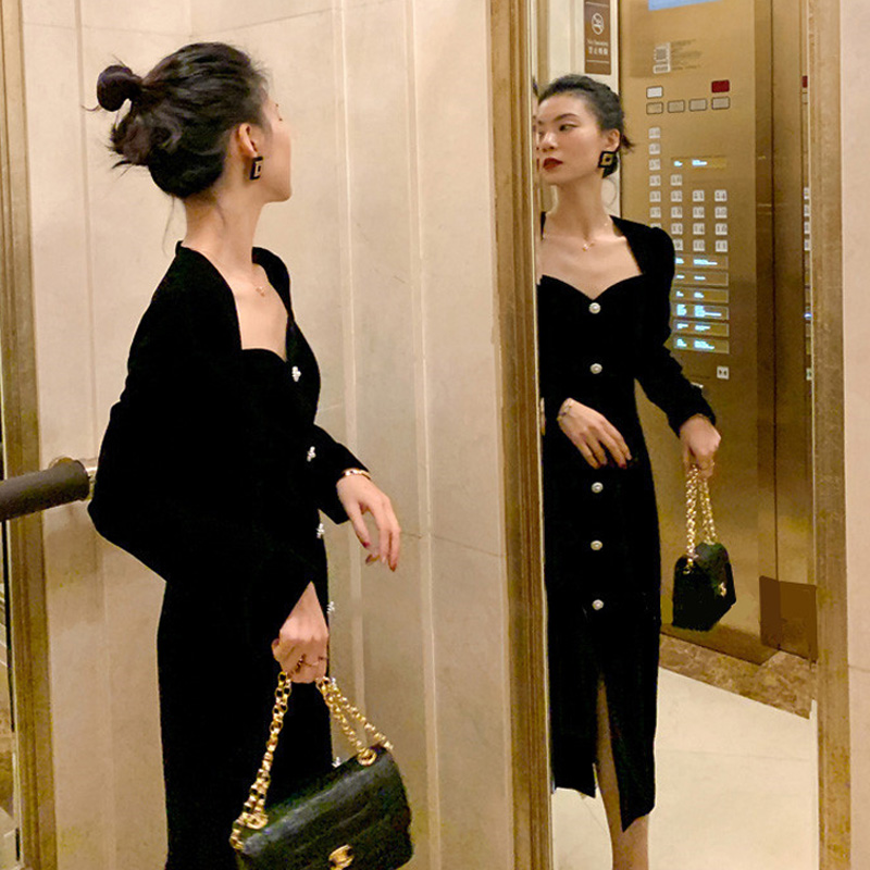 Fa-style retro black velvet dress woman autumn and winter new temperament V neckline gown Herbenwind small black dress