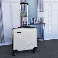 Чисто белая роскошная модель