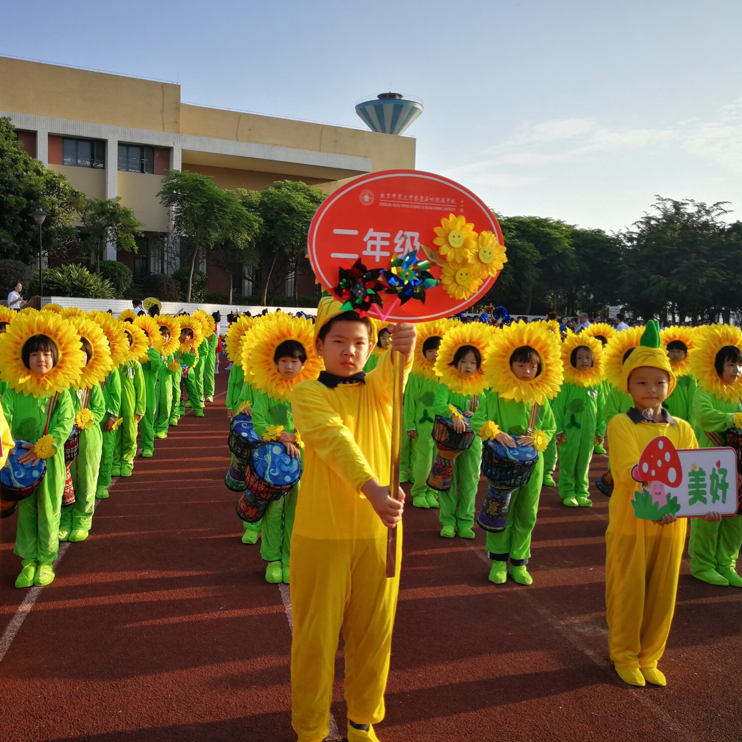 Sports meeting entrance creative props opening hand-held object sunflower faceless headgear sunflower children's dance performance