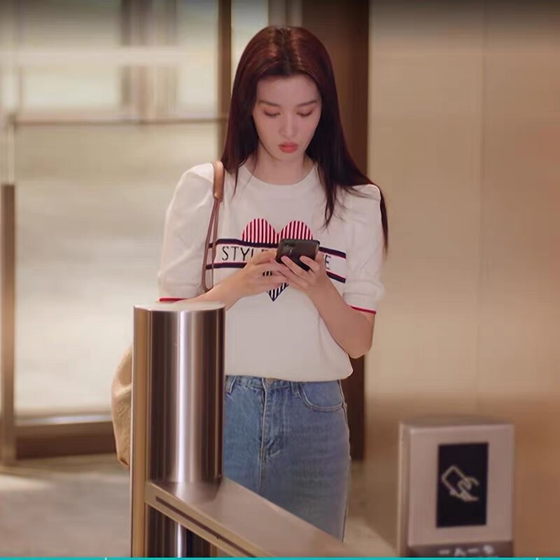 Love Has Fireworks, Qian Fei and Wang Churan's Same Style Red and White Heart-Shaped Contrasting Color T-Shirt, Ice Silk Puff Sleeve Knit Top