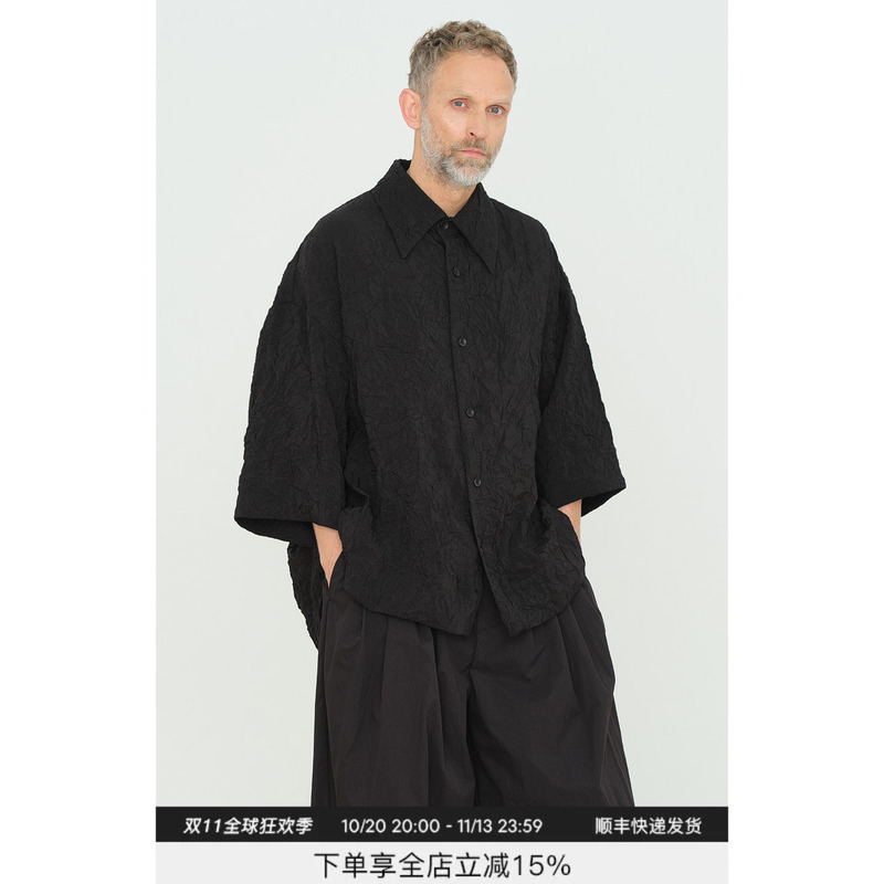 Oudavkyo Black Pleated Loose Lapel Three-Quarter Sleeve Shirt for Men 2026 Summer Design Niche Top