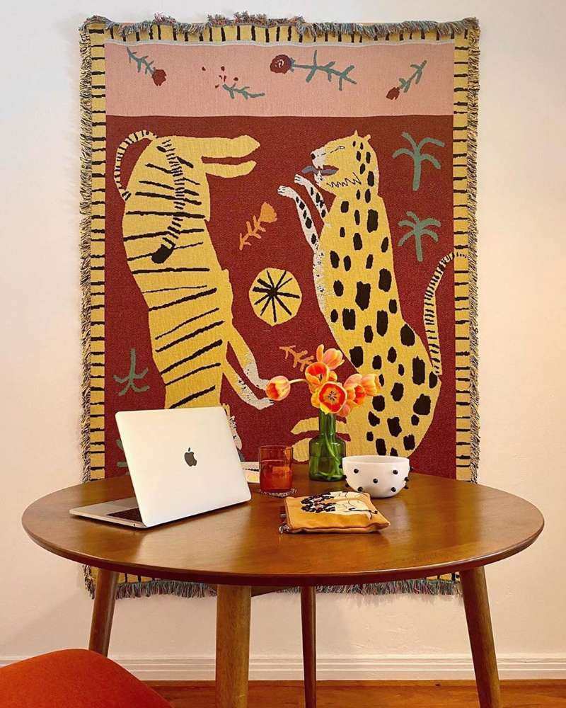 Dongbai Nordic ins Literary leisure blanket Animal tapestry Art blanket Abstract European and American creative blanket Personality decoration