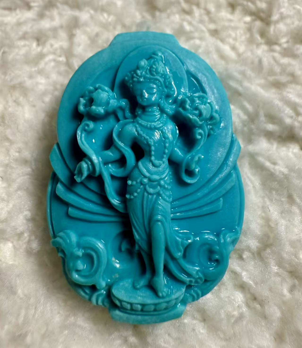 天然の未加工ターコイズ彫刻ペンダント