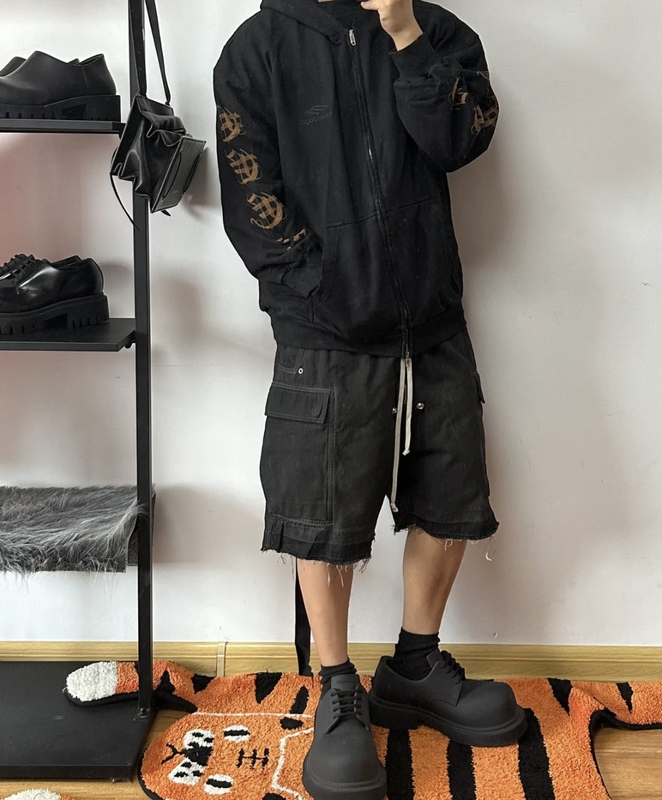 Distinct from Standard Market Items, These R023Ss Handcrafted Raw-Edged Heavy-Duty Distressed Multi-Pocket Workwear Denim Shorts Distinct from Standard Market Items, These R023Ss Handcrafted Raw-Edged Heavy-Duty Distressed Multi-Pocket Workwear Denim Shorts