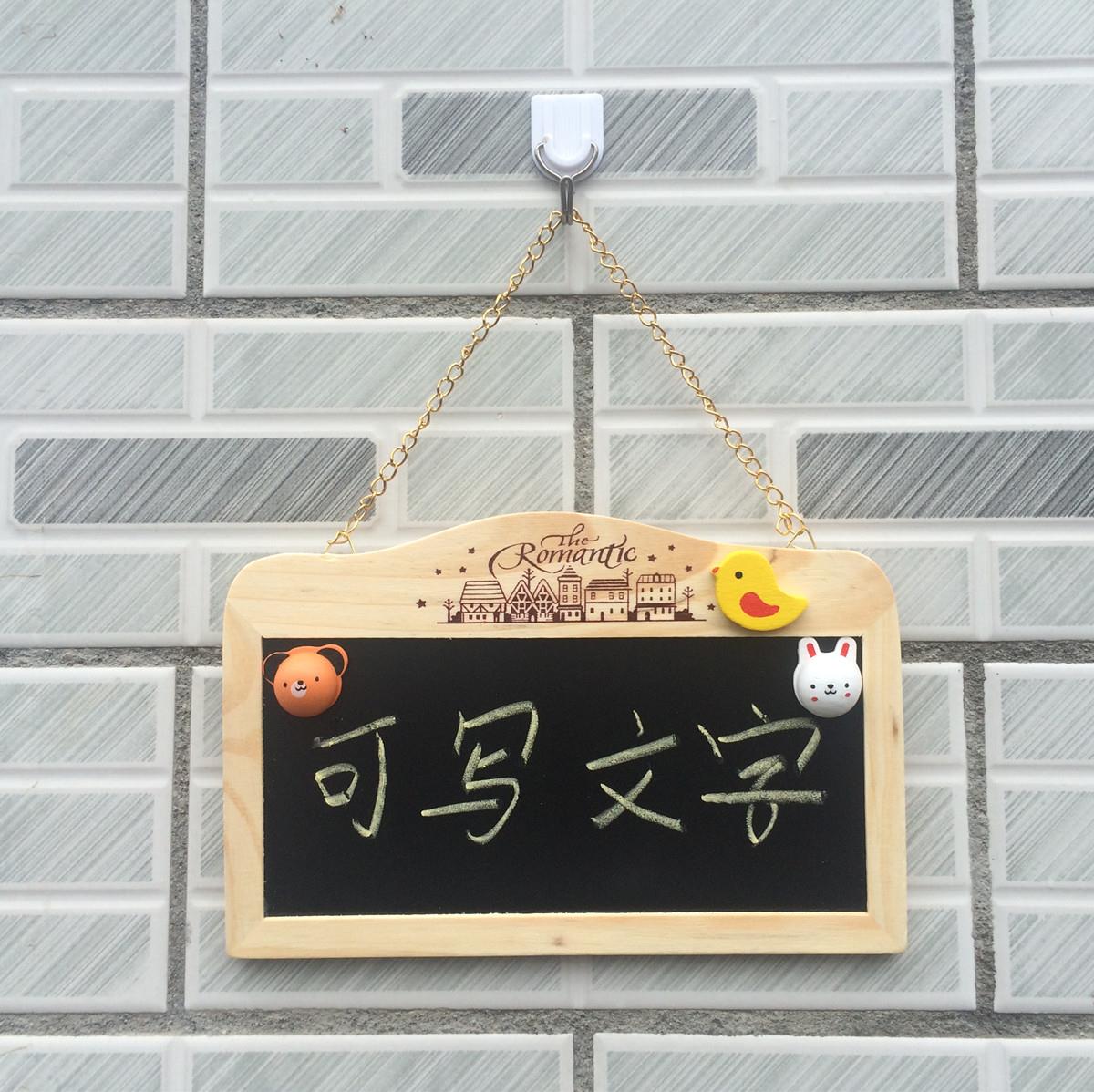 The owner of the wooden card has something to go out, the sign is listed, the house number is warm, the diy bar at the door is open, and the phone number is written.