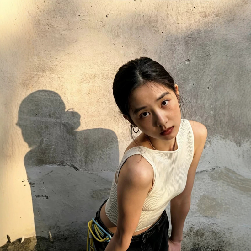 Aritzia Hot Girl Sleeveless Short Top for Women in Summer, American-Style Slim Waist Design, Slimming Knitted Vest Aritzia Hot Girl Sleeveless Short Top for Women in Summer, American-Style Slim Waist Design, Slimming Knitted Vest