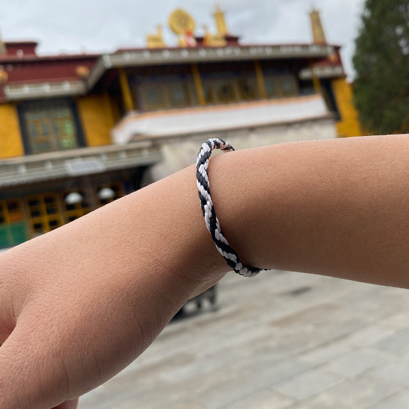 Nine-eyed rope nine eyes for nine eyes without extinguishing the traditional black and white line of the Lhasa Zaki Temple in Lhasa, Tibet