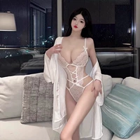 Белая [единственная соединенная одежда] [без внешней одежды]