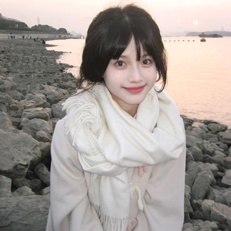 Women's white scarf, 2026 new winter style, Korean style, high-end feel, solid color, cute and versatile.