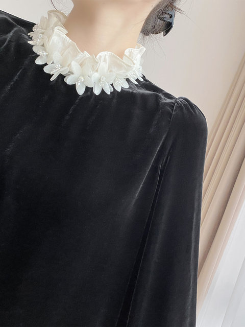 Lingze Xi 2026 Early Spring New High-End Elegant Petal-Sleeve Silk Velvet Top for Women