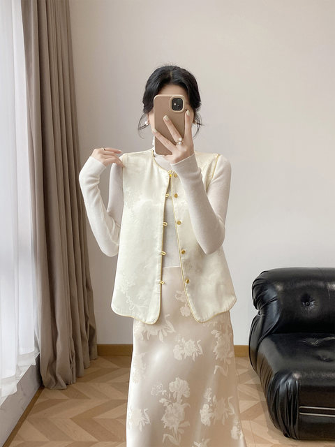 Lingze X Double-Sided Wear 2026 Early Spring New Style New Chinese Style National Style Song Brocade Silk Jacquard Yellow Vest for Women