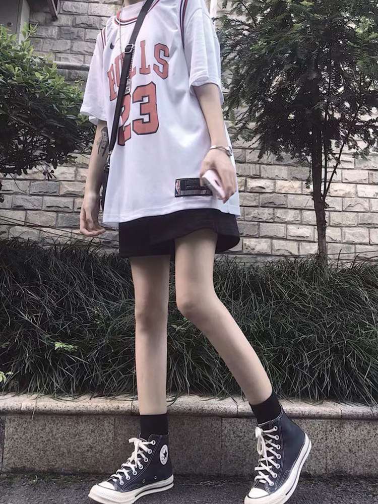 2023 summer new loose black shorts female bf high waist sports casual ins five-point pants straight Hong Kong style