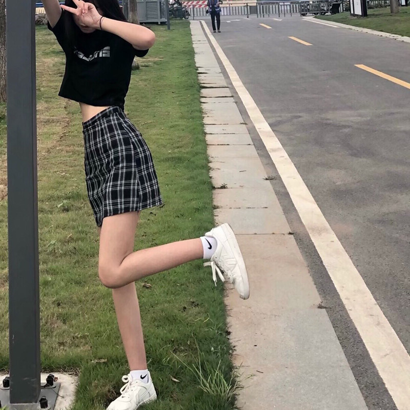 Black and white plaid skirt women summer 2022 new A-line short skirt anti-light student high-waist bag hip skirt ins