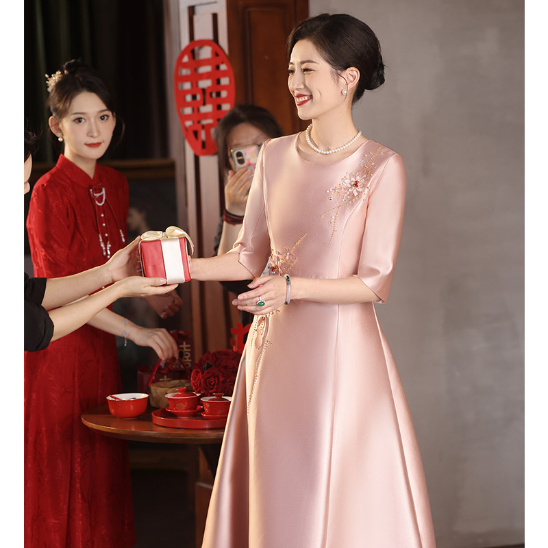 粉色喜婆婆婚宴装2025新款高端年轻妈妈婚礼晚礼服,高贵洋气高级感,让你成为全场焦点!-礼服-淘宝好物网