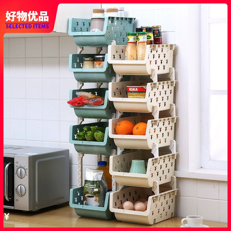 . Kệ bếp là vật dụng tiết kiệm không gian nhiều tầng từ trần đến sàn nhà kho lưu trữ giỏ trái cây và giỏ rau. - Thiết bị sân khấu