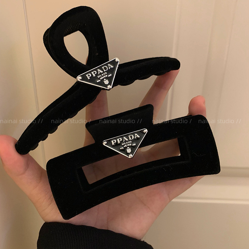 Suitable for Dainwang Prada Triangle Logo Hair Clip~Back of the Head Shark Clip 2026 New Hair Clip