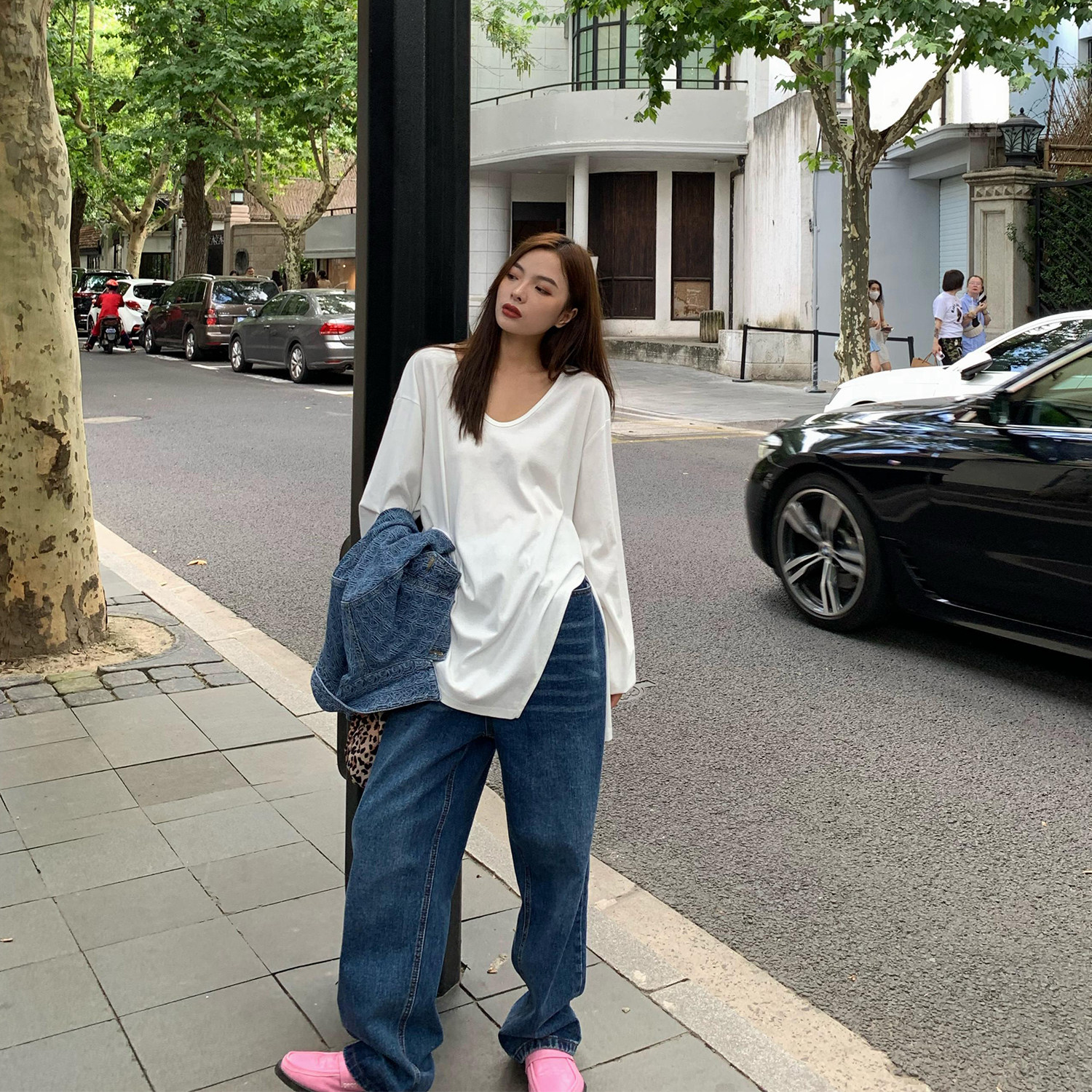 Chen Mifan white V-neck slit T-shirt women's autumn 2022 new design loose solid color knitted top