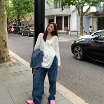 MUJINLU white V collar open fork T-shirt woman fall 2022 new design sense loose pure color knit blouse