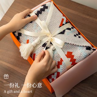 Company Annual Meeting Gifts for Employees and Elders 2025 New High-End Practical Year of the Horse Gifts Nap Blanket Gift Box