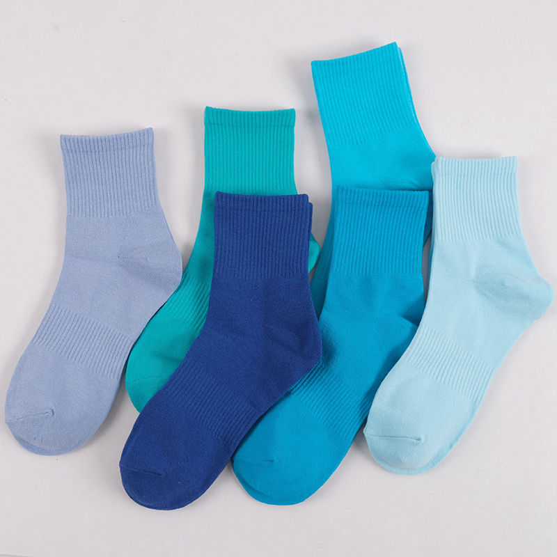 Klein Blue Socks, Spring and Autumn Socks, Women's Short Socks, Low-Cut Cotton Socks, Trendy Mid-Calf Socks, Simple Solid Color Blue Socks