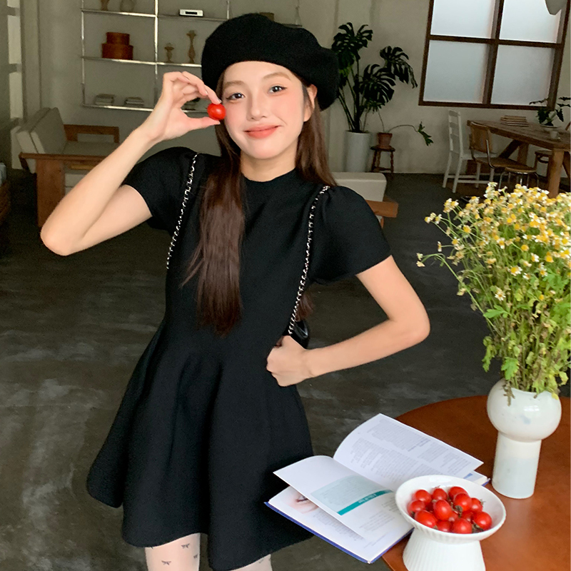 Ncta Summer High-End Knitted Short-Sleeved Dress for Women, Petite Waist-Cinching, Slimming, Puffy, Elegant Little Black Dress