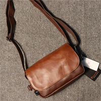 Темно-коричневый кожаный плечевой ремешок (плечевой ремешок не может быть удален)