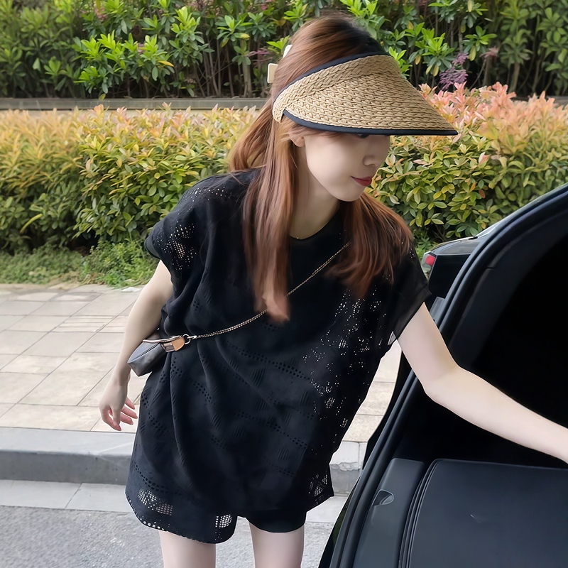 Tea-Inspired Chic Set with a High-End Feel, Hollow Lace Top, Slimming Casual Shorts, Age-Reducing and Stylish Two-Piece Set
