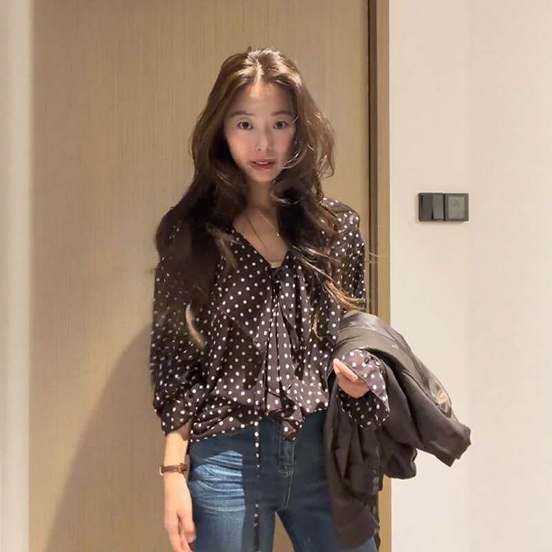 French retro style leopard print and polka dot long-sleeved shirt, new autumn/winter 2026 style, elegant, beautiful, and slimming women's clothing.