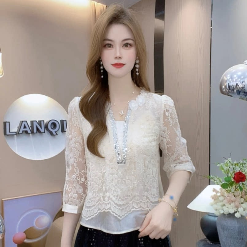 时尚蕾丝衬衫女2026夏季新款洋气V领设计感收腰显瘦百搭烫钻上衣