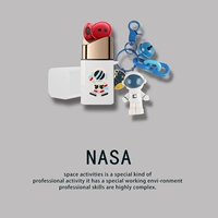 Huawei, помада, белые космические наушники, космонавт